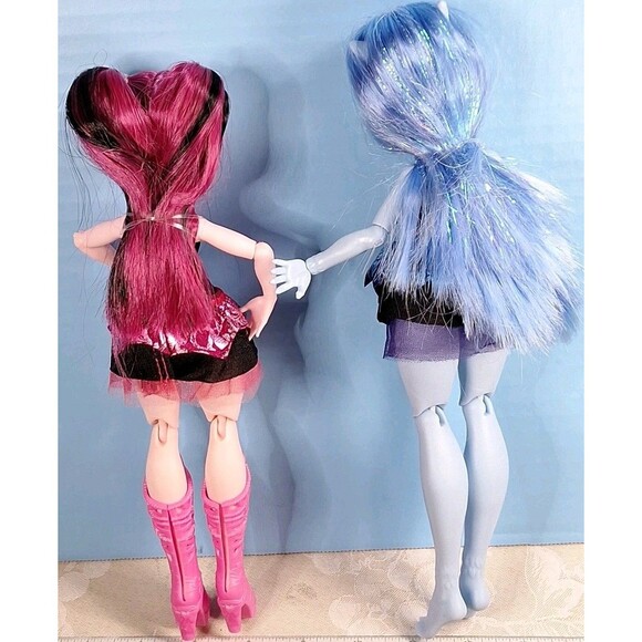 2 Monster High Dolls Draculaura and Abbey Bominable Skulltimate Mattel Toys - Picture 10 of 15